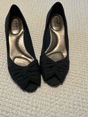 Coach And Four Black Peep-Toe Knot Navy Low-Heeled Shoes